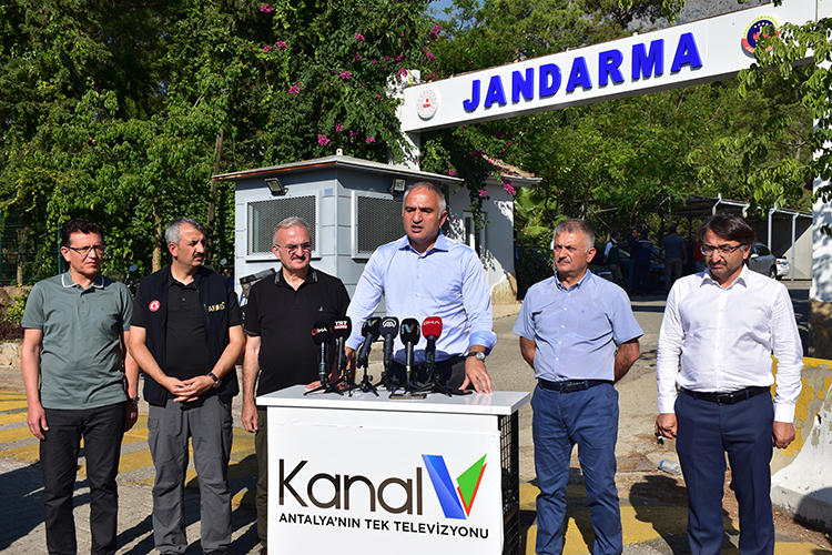 Antalya'da orman yangını: Havadan ve karadan müdahale sürüyor